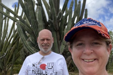 Het eiland staat bezaait met cactussen